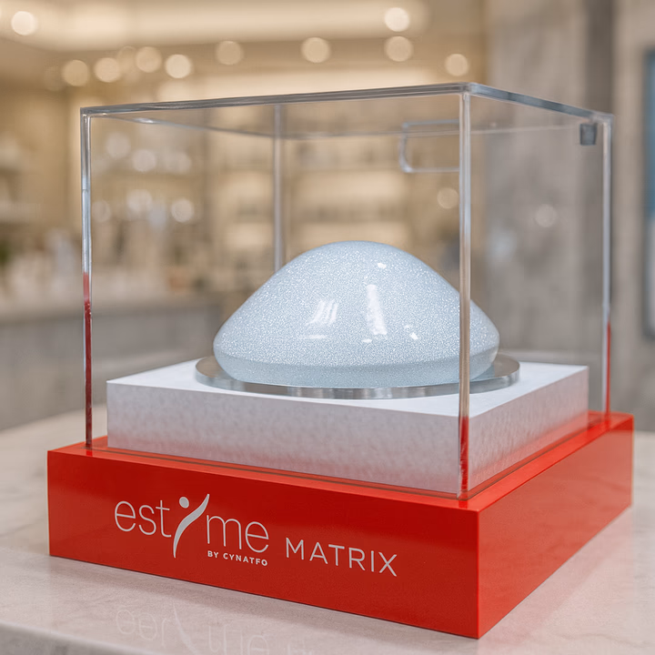 Display acrílico sob medida para kits de brindes premium